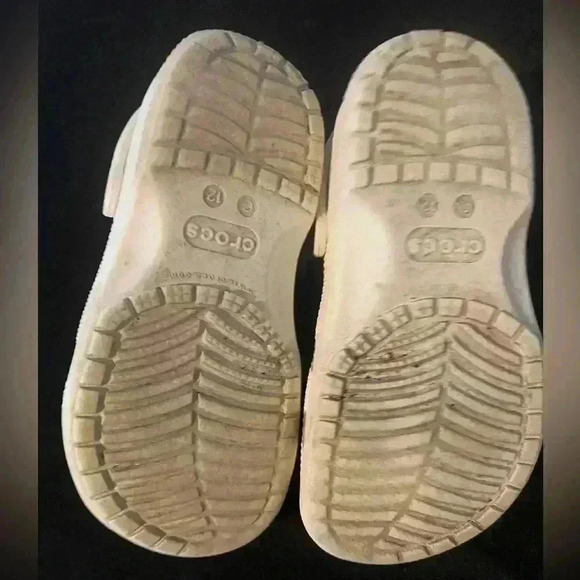 Child Size 12 White CROCS - Picture 6 of 8